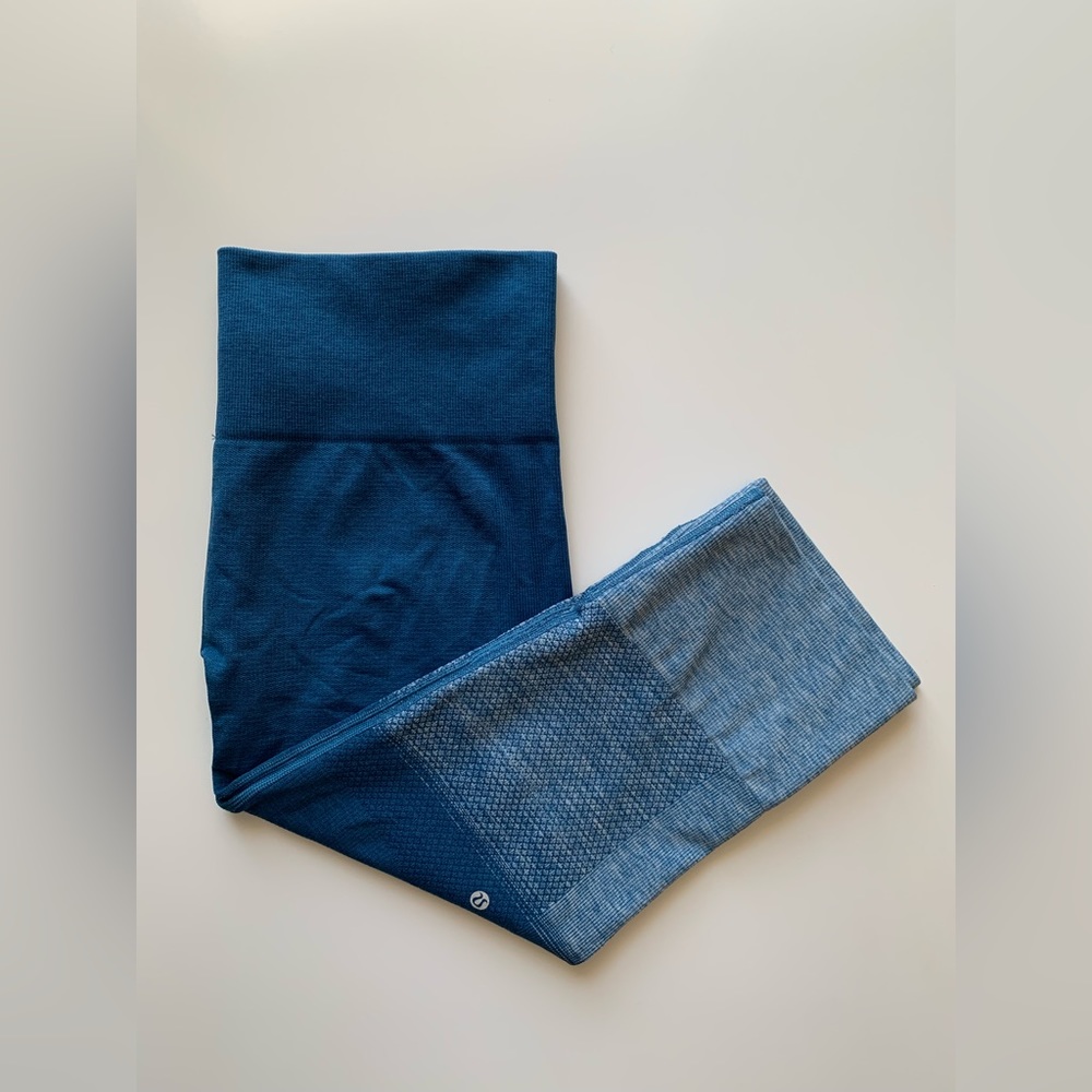 Lululemon Seamlessly Street Crop